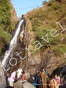 Водопад в горах, Баксу, Маклеод Гандж, Индия