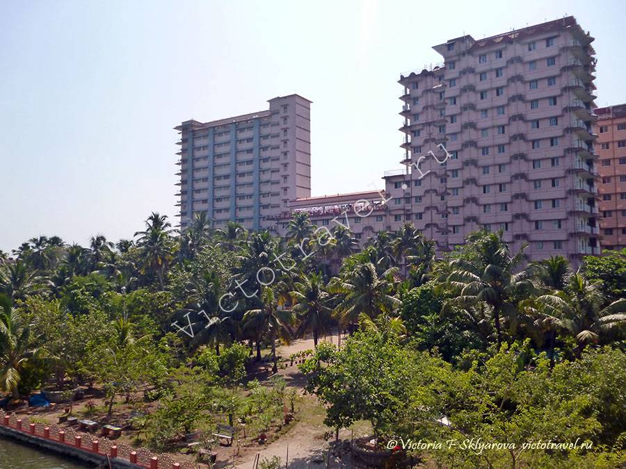 жилые корпуса ашрама Аммы, Керала, Индия