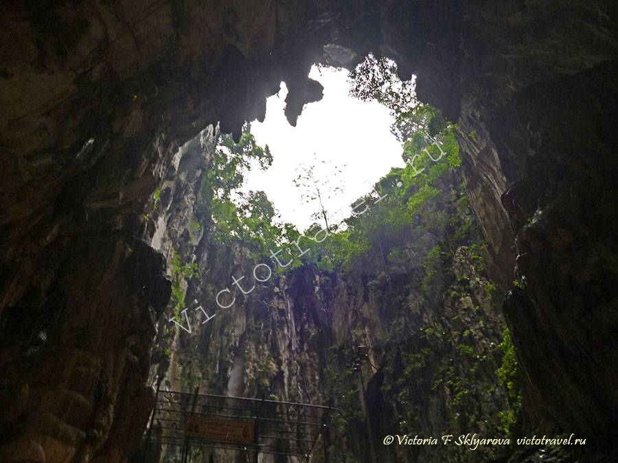 в пещере Бату, Куала Лумпур, Малайзия