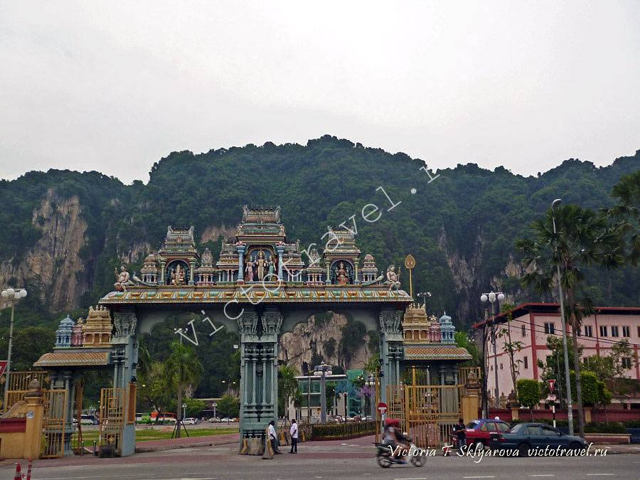 Ворота у пещер Бату, Куала Лумпур, Малайзия