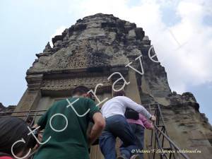 подъем на башню храма Ангкор Ват