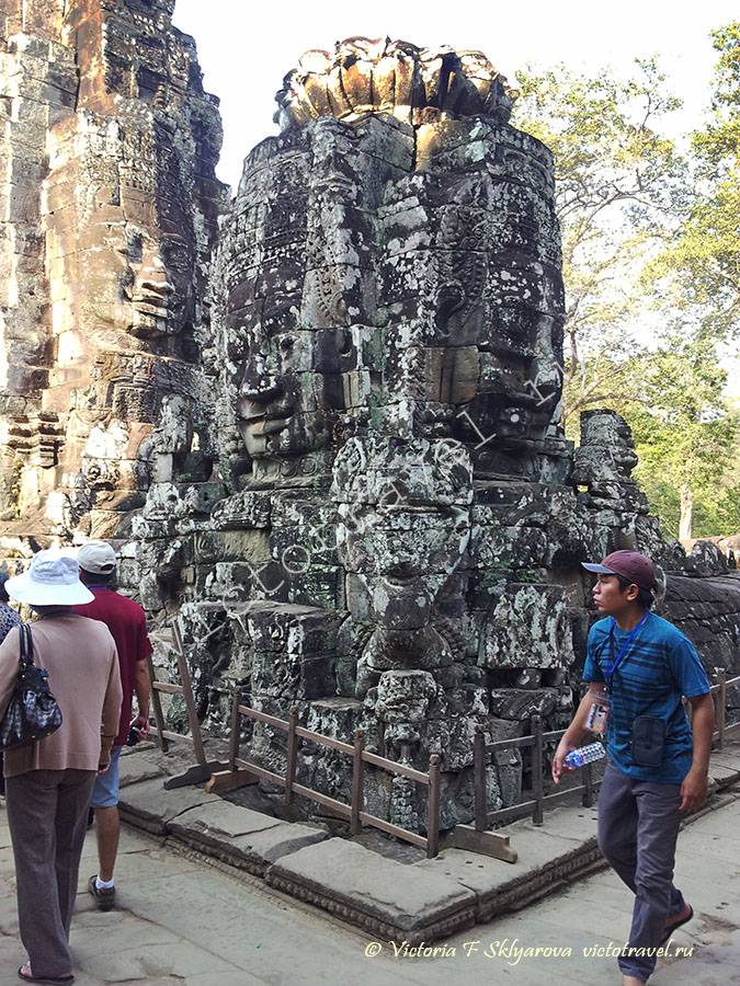 скульптуры в храме Байон, комплекс Ангкор, Камбоджа