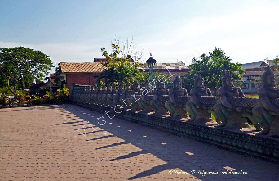 длинная скульптура змеи, Сием Рип, Камбоджа