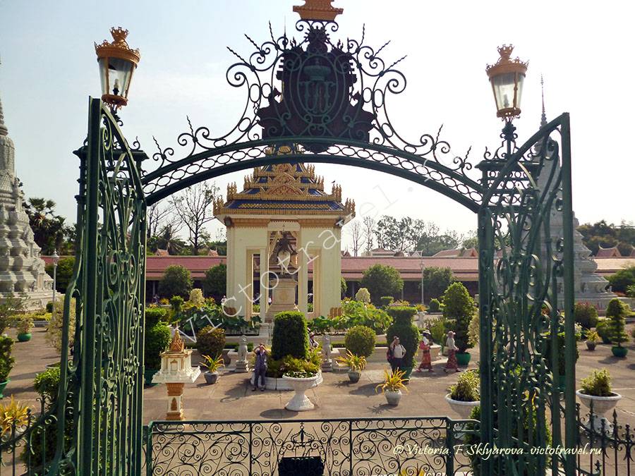 ворота Серебряной Пагоды, Пномпень, Камбоджа