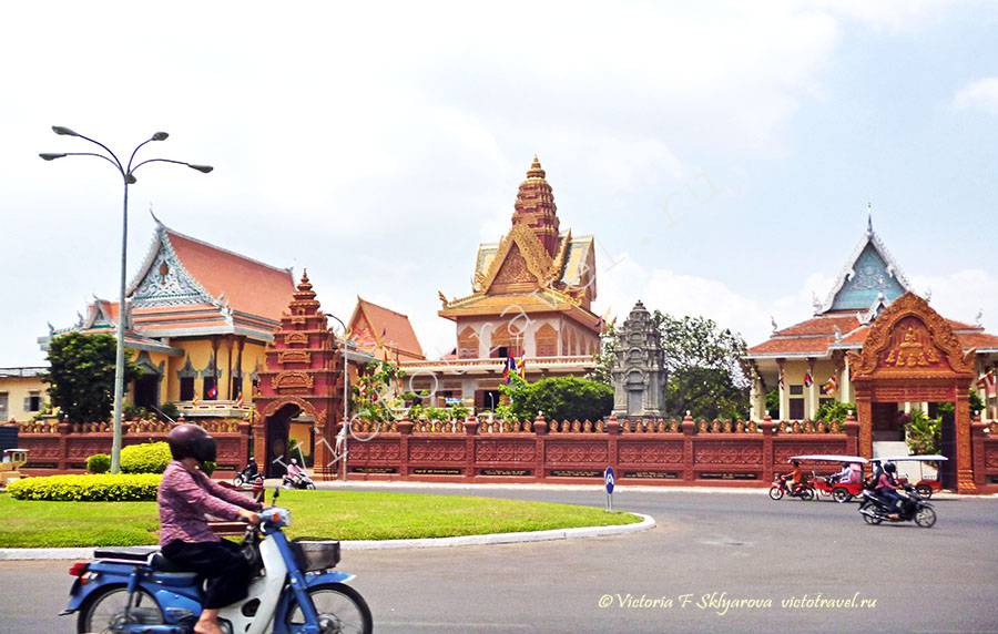 рядом с королевской резиденциией, Пномпень, Камбоджа