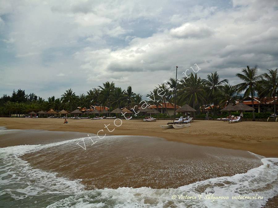 пляж и волны, Нячанг, Вьетнам