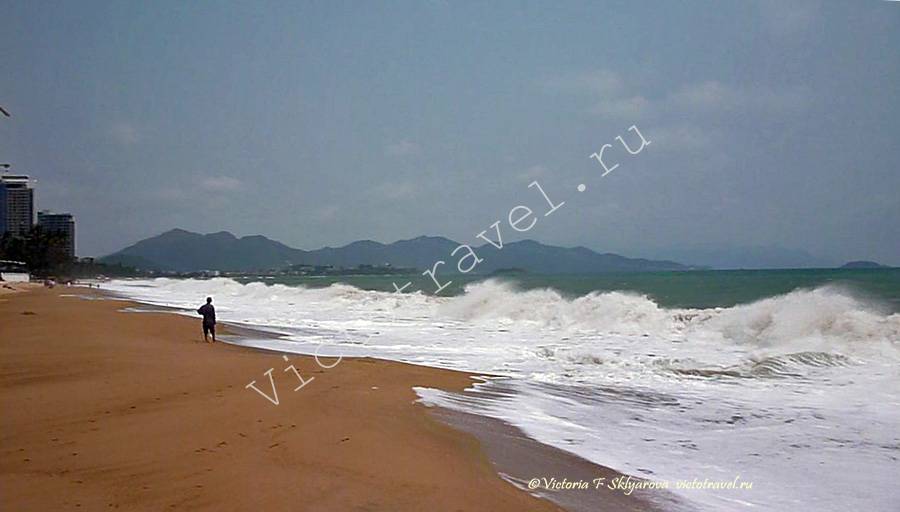 волны, море, пляж в Нячанг, Вьетнам