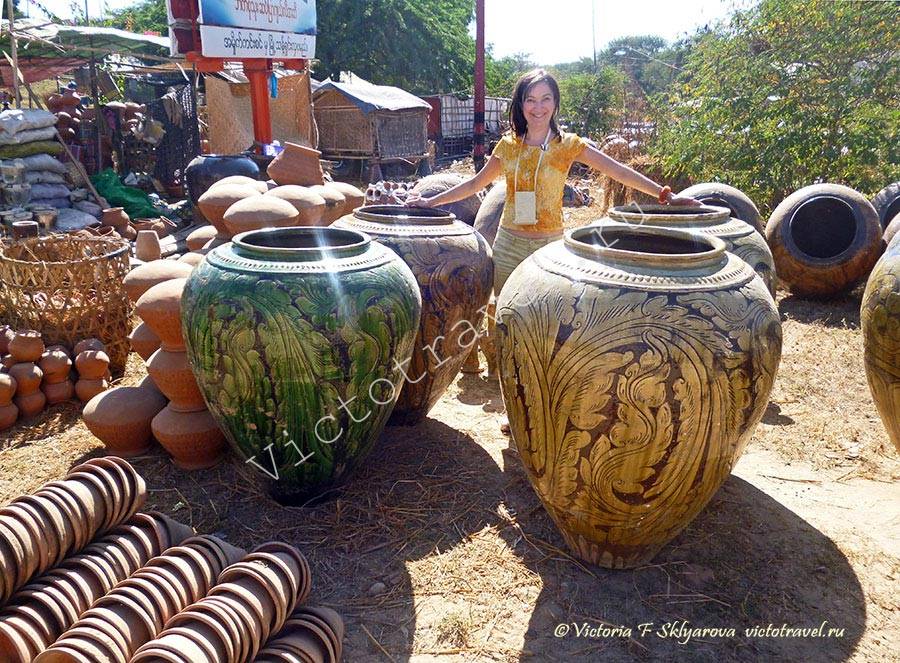 большие глиняные кувшины, Баган, Мьянма