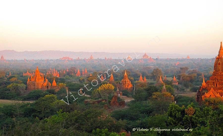 Рассвет над храмами Багана, Мьянма