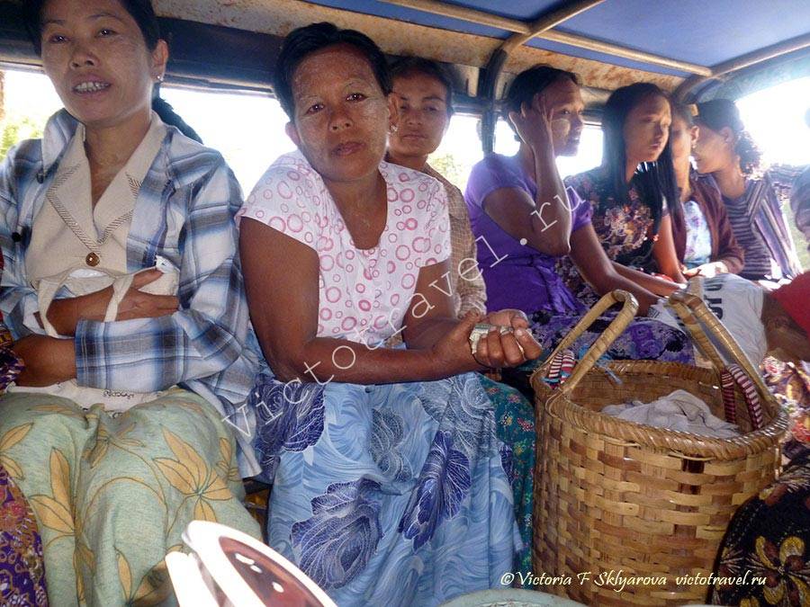 Бирманские женщины в транспорте-Bagan121