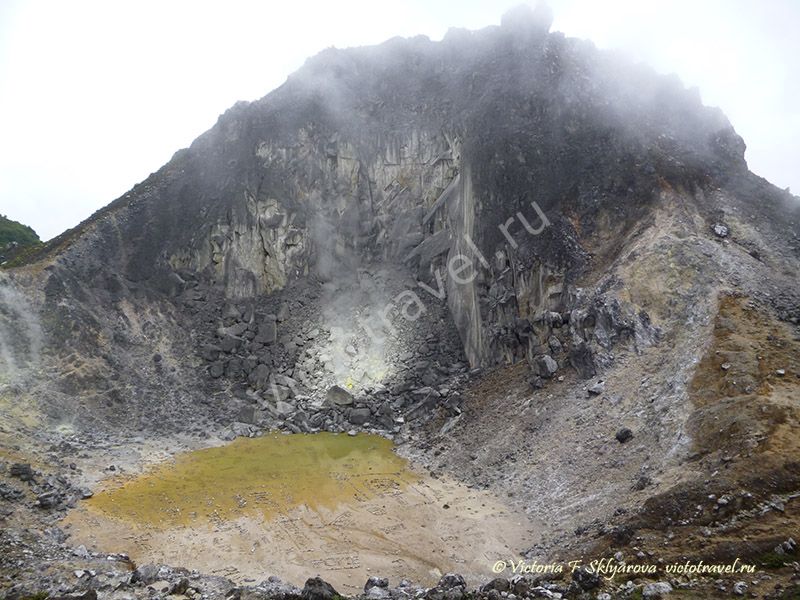 кратер вулкана Сибаяк, пар, горы, озеро, Берастаги, Суматра, Индонезия
