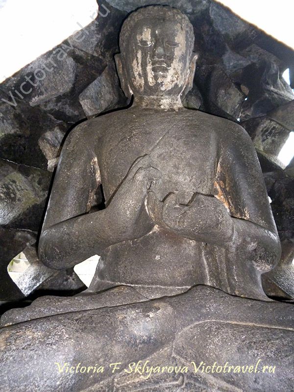 статуя Будды в храме Боробудур, Индонезияborobudur15