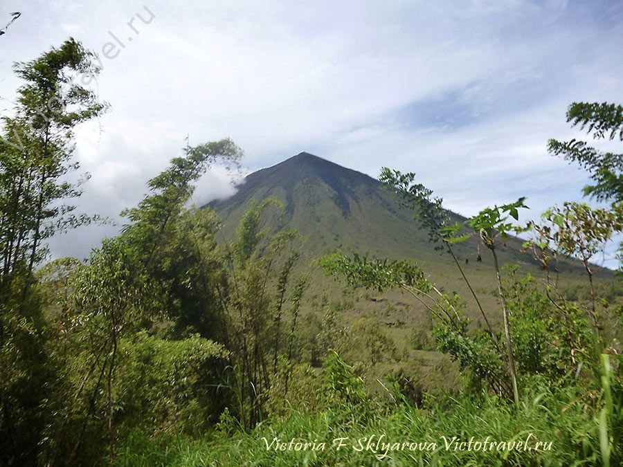 Гора вулкан Инери, Флорес, Индонезия