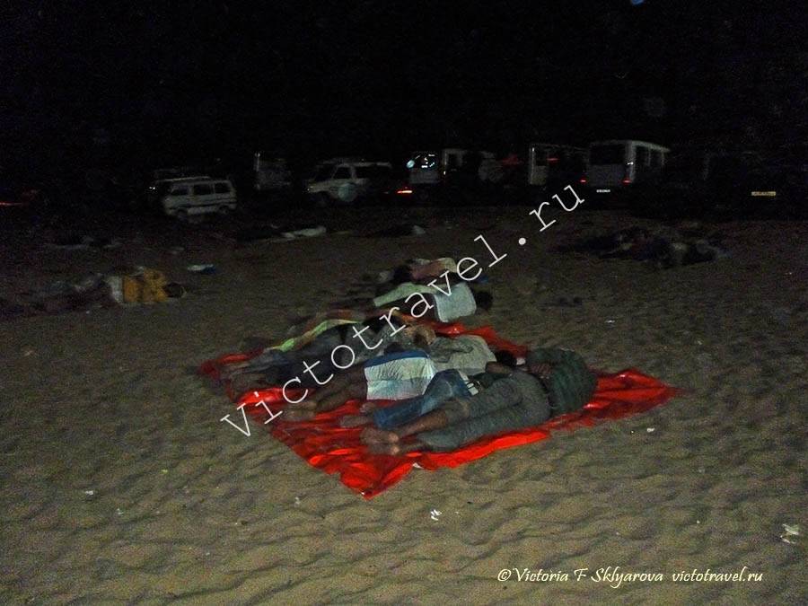 сон в новогоднюю ночь на пляже в Гокарне