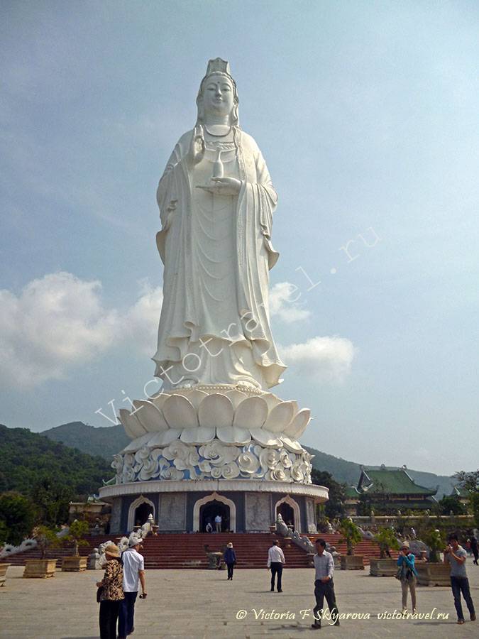 статуя женщины- Будды, Дананг, Вьетнам