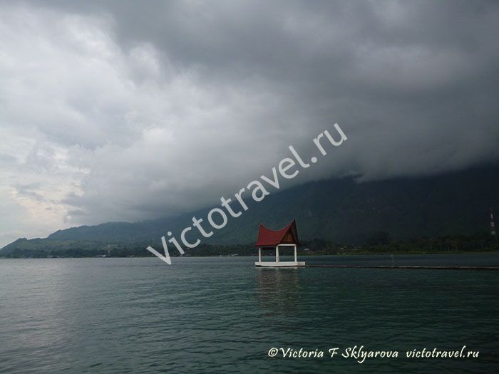 Озеро Тоба и Тук-тук,  Суматра, Индонезия